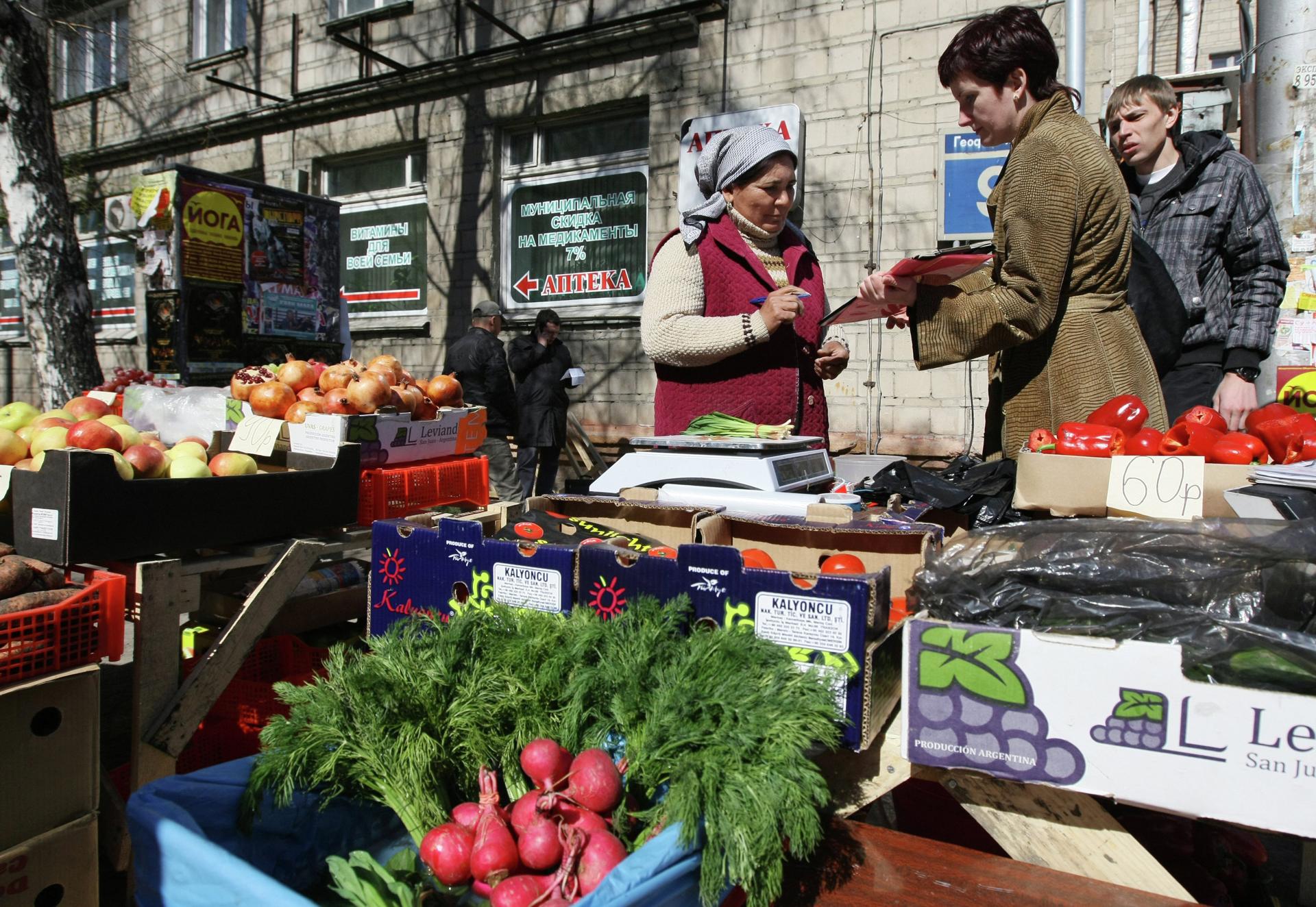 Где можно продавать урожай со своего участка и нужно ли за это платить  налоги | РИАМО | РИАМО