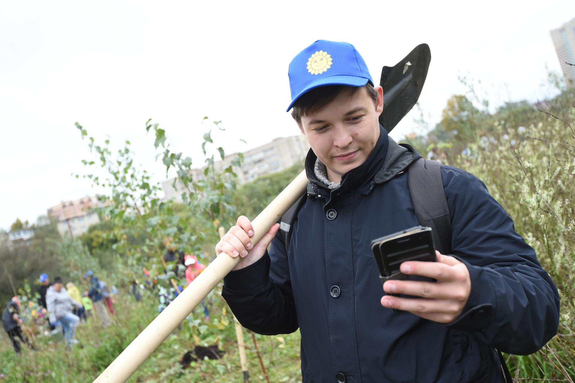 Побывать на «святой Земле» и посадить дерево: удобно ли в Истре абонентам  Tele2 | РИАМО | РИАМО