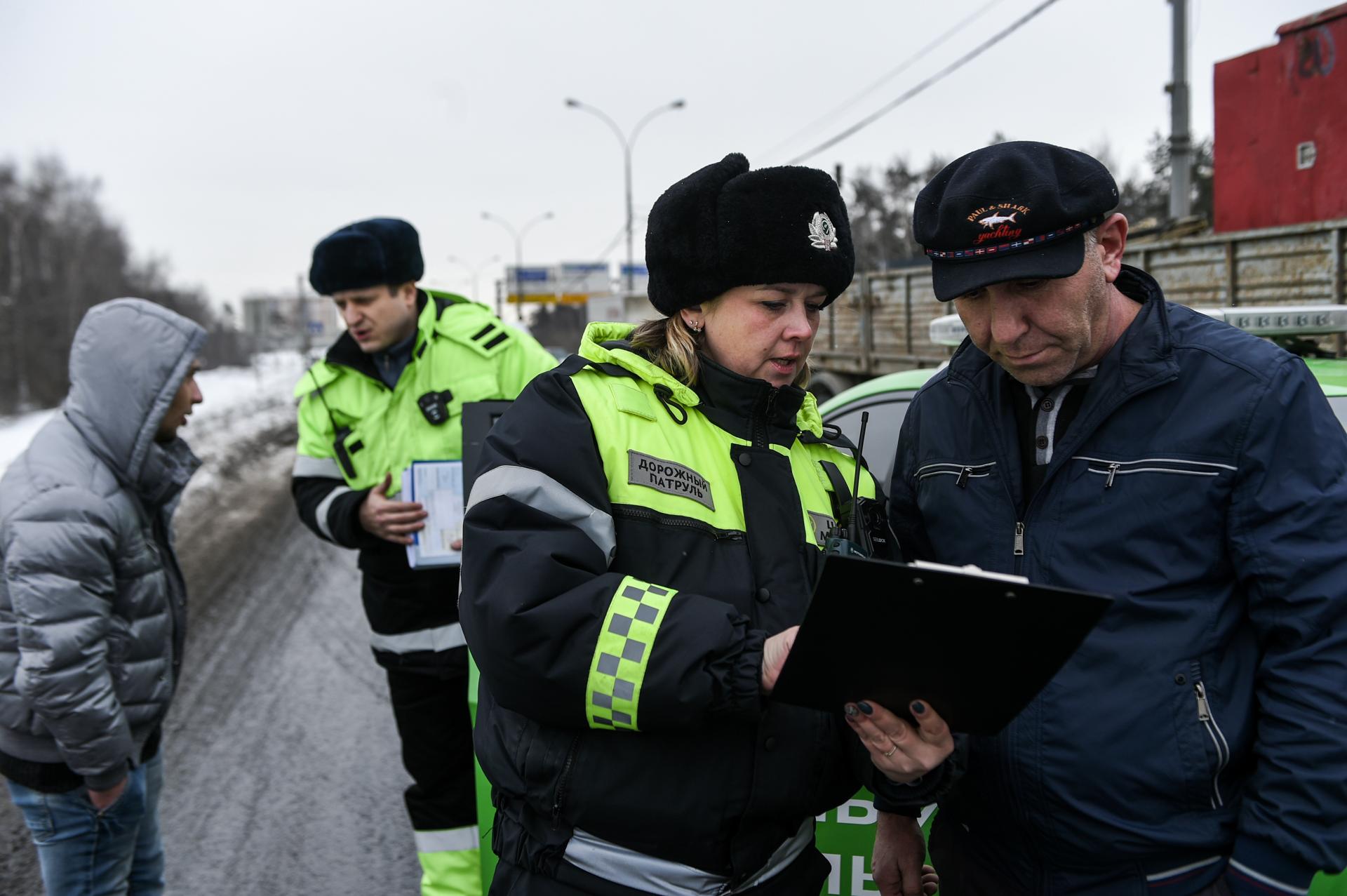 Один день с женщиной‑патрульным: буксировать грузовики и участвовать в  мотогонках | РИАМО | РИАМО