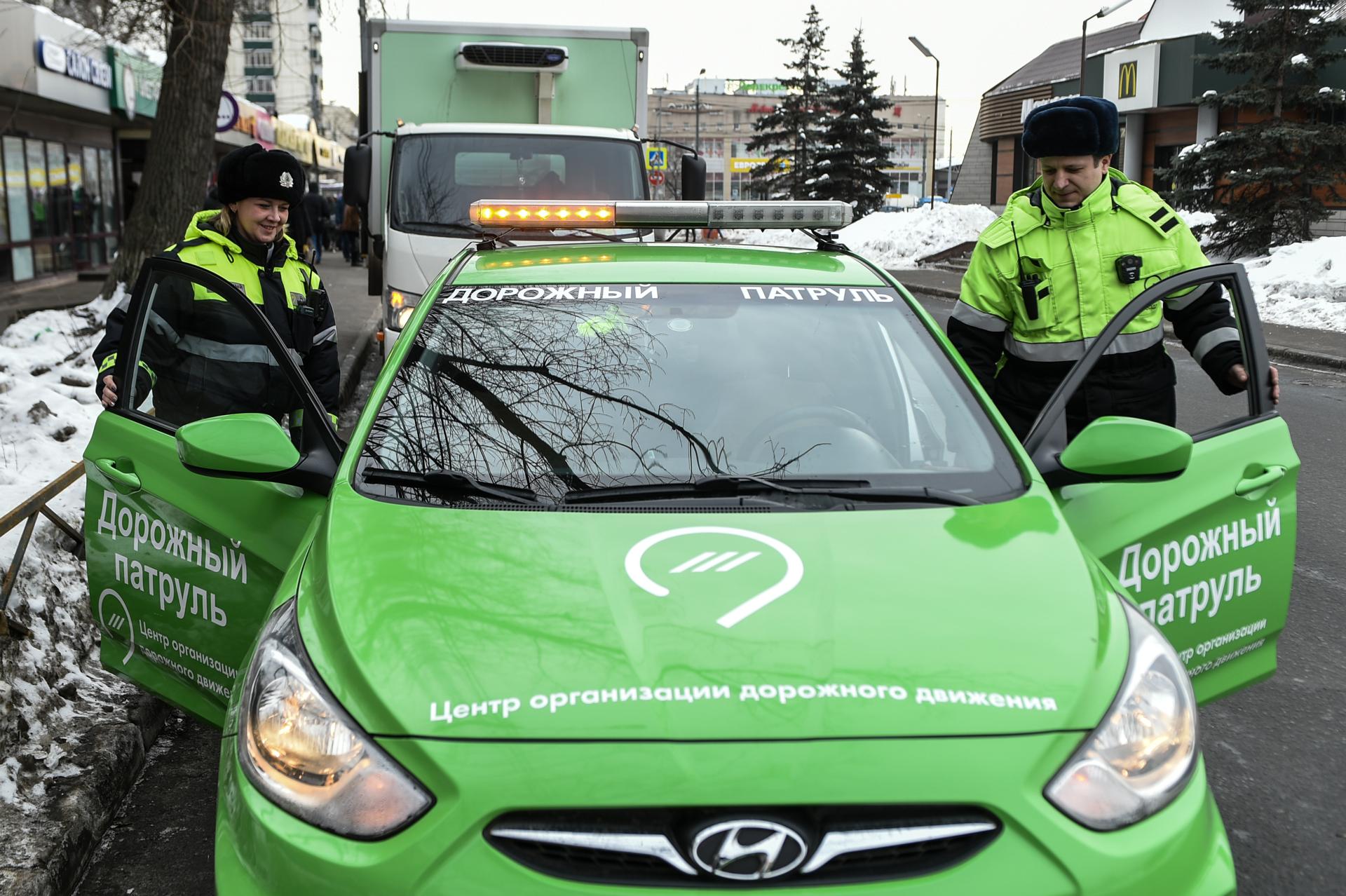 Один день с женщиной‑патрульным: буксировать грузовики и участвовать в  мотогонках | РИАМО | РИАМО