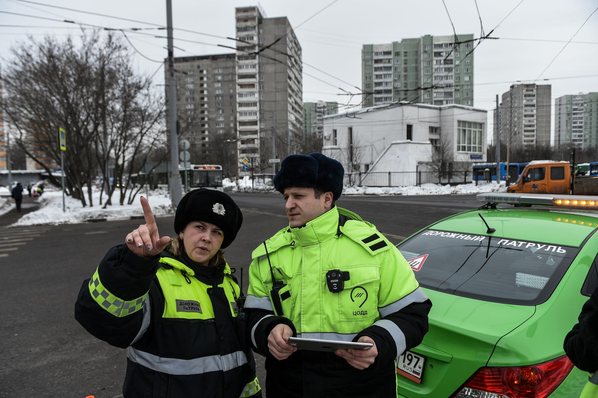 Один день с женщиной‑патрульным: буксировать грузовики и участвовать в  мотогонках | РИАМО | РИАМО