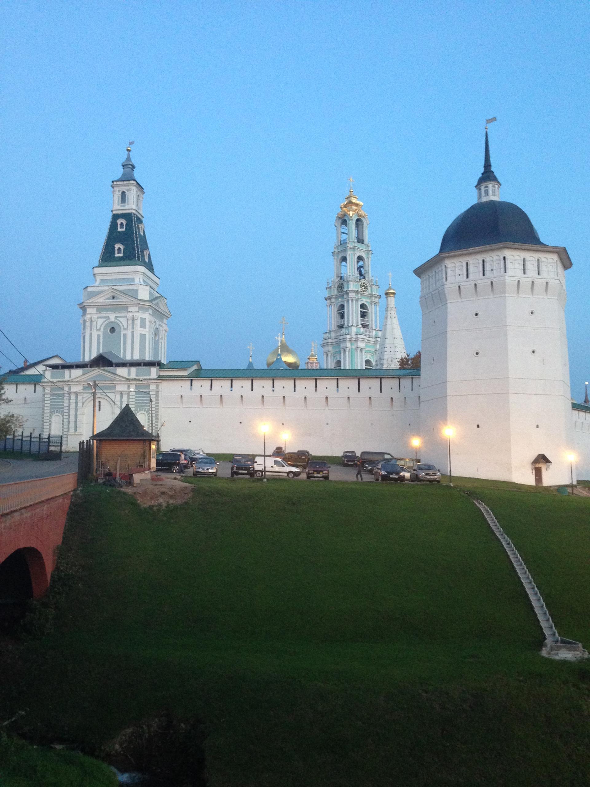 Жить в Сергиевом Посаде: ходить в Лавру без туристов и обедать у любимого  ресторатора | РИАМО | РИАМО