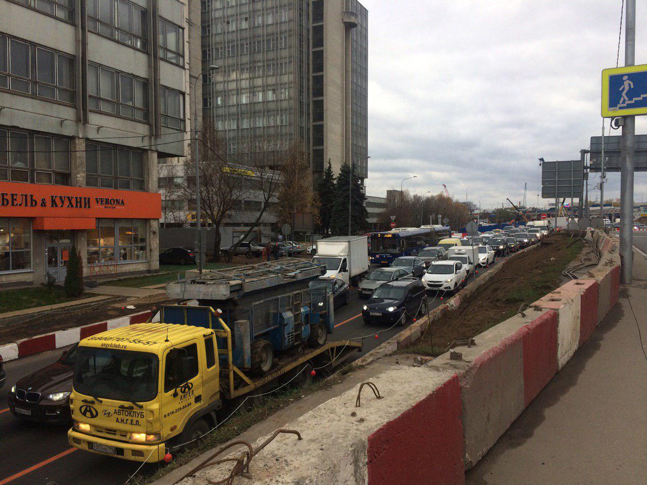 Транспортный коллапс на Волоколамском шоссе: два часа до метро в утренний  час пик | РИАМО | РИАМО