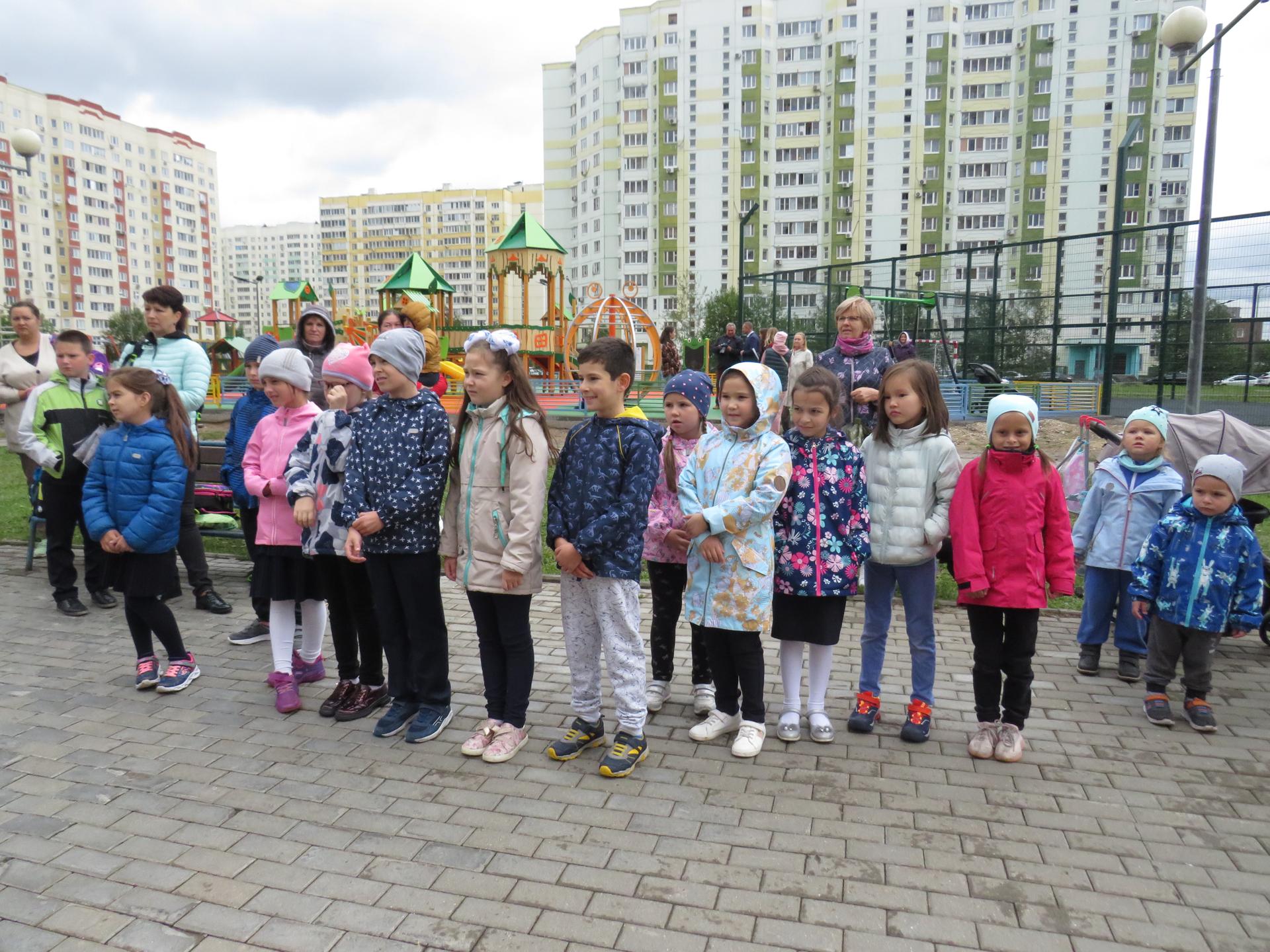 Новую детскую площадку торжественно открыли на улице Майкла Лунна в  Балашихе | РИАМО в Балашихе