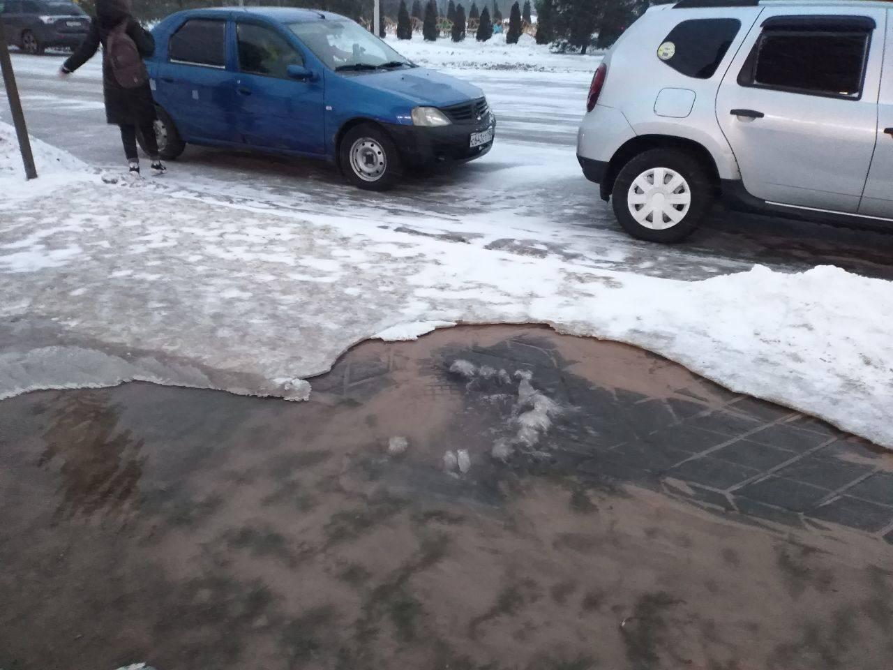 В Лосино‑Петровском прорвало трубу с холодной водой на Нагорной улице |  РИАМО