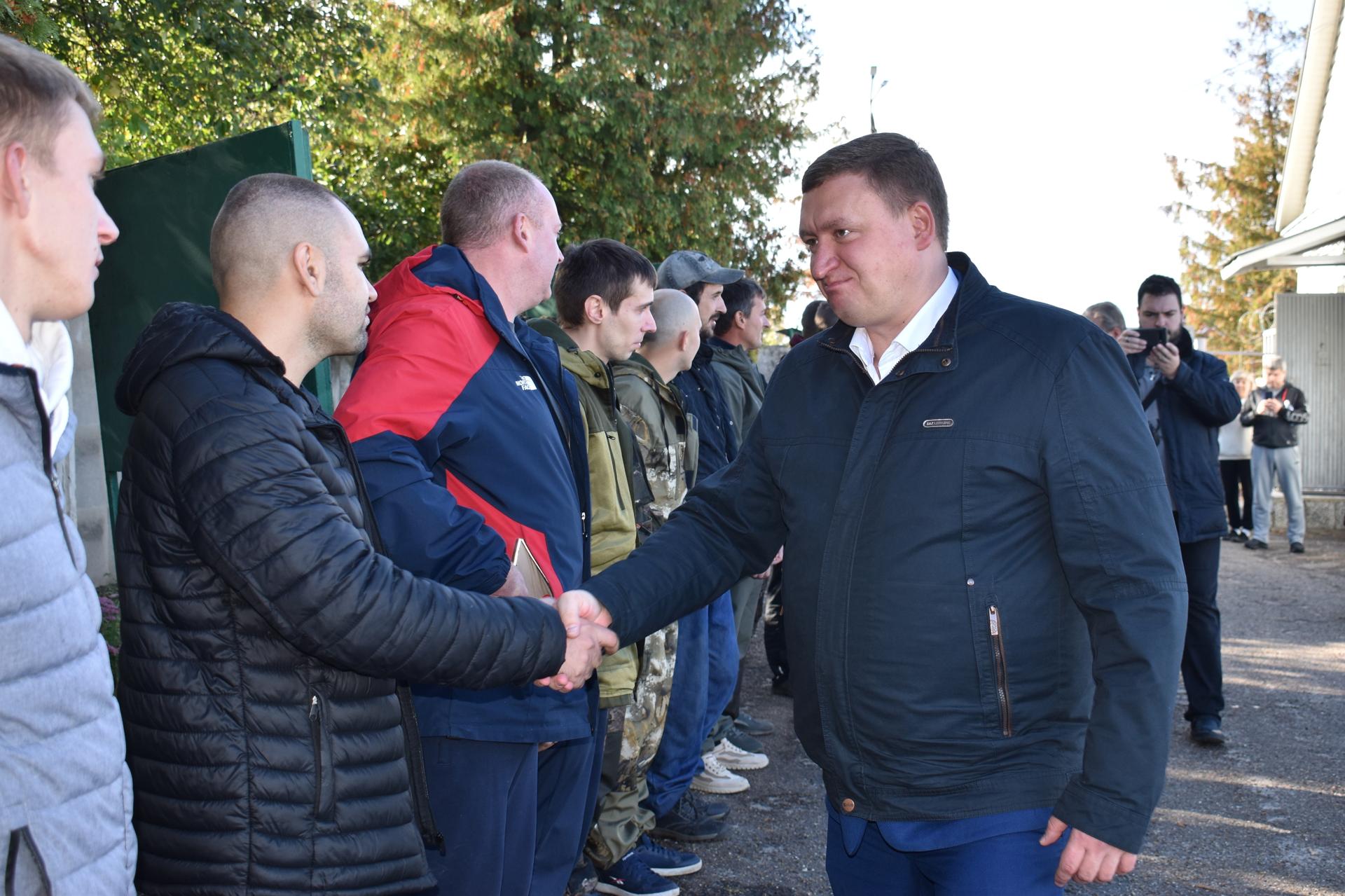 Без нас не справляются»: мобилизованные из Луховиц и Зарайска прибыли в  военкомат | РИАМО