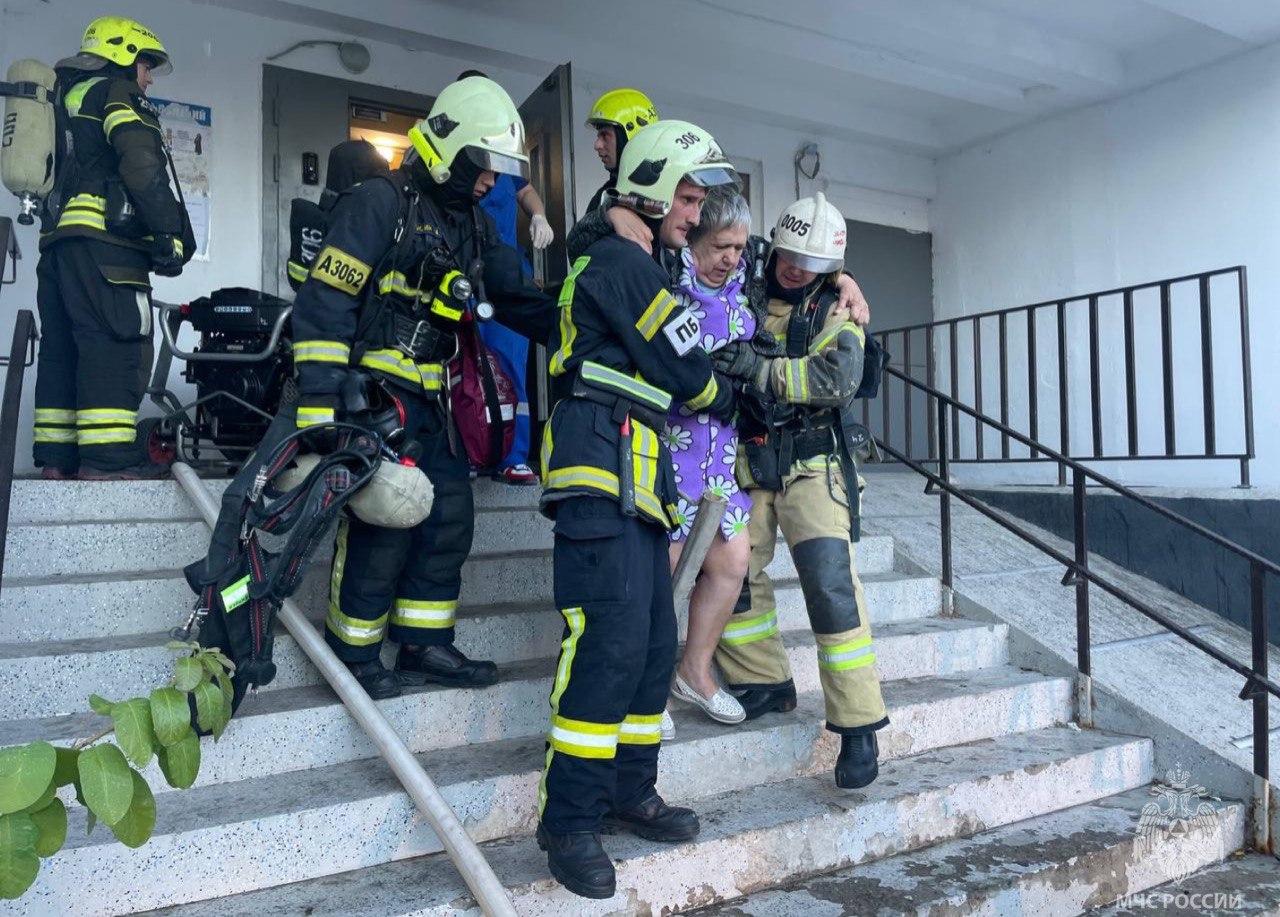 Три человека пострадали в результате пожара в жилом доме деревни Марьино |  РИАМО