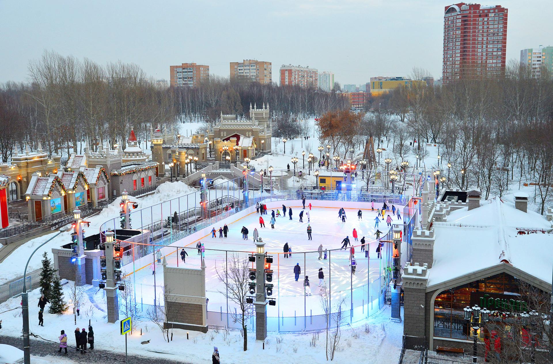 23 бесплатных катка работают на площадках «Московских сезонов» до конца  зимы | РИАМО