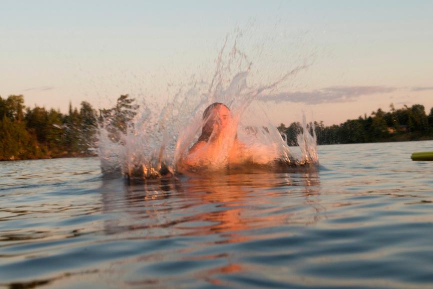 Вредно ли глотать воду в бассейне?